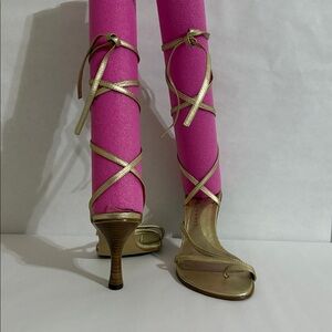 Gianni Bini Gold Strappy Sandals Wrap Around Metallic Sexy Party Size 7